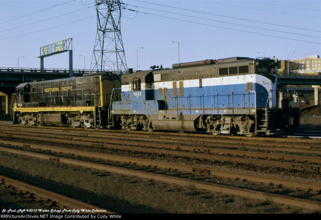 Burlington Northern GP9 1832